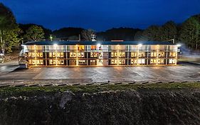 The Mallard Hotel & Suites